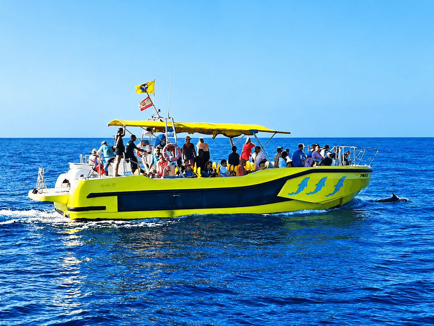 Group on an existing speedboat photographed at sea