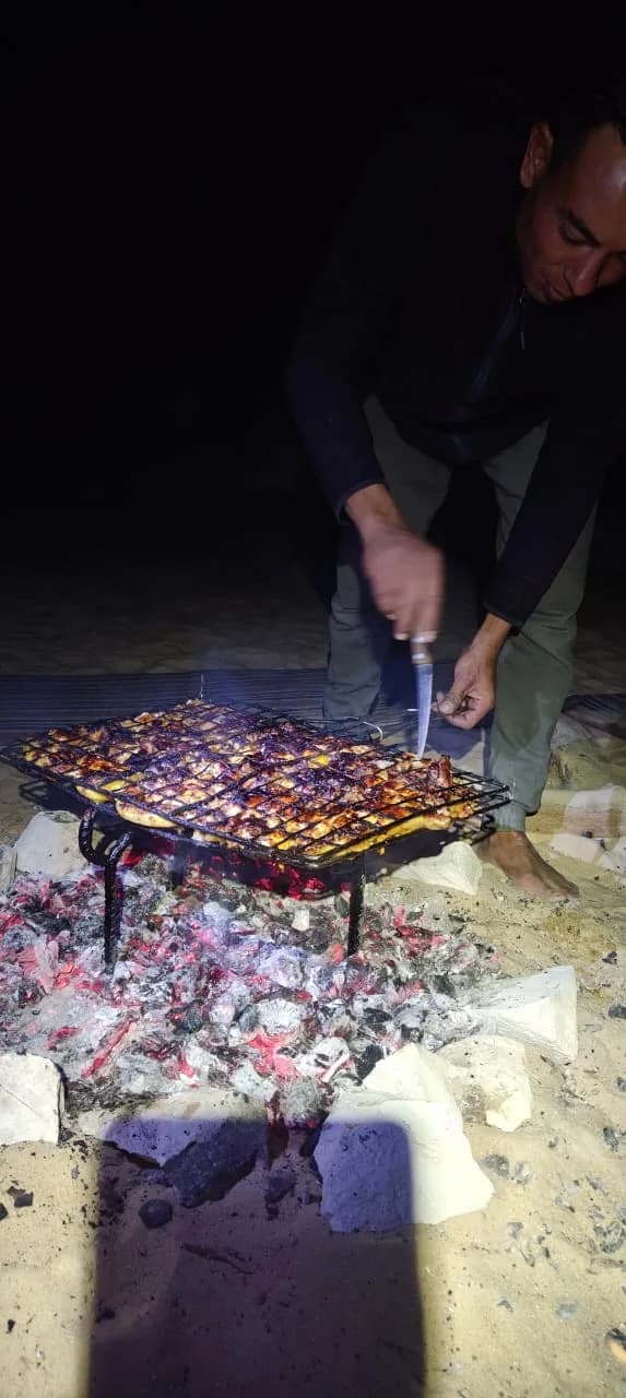 Bila a Cerna poust · 5